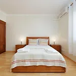 Comfy 4bdr In By Lovelystay Daire *