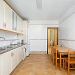 Comfy 4bdr In By Lovelystay *