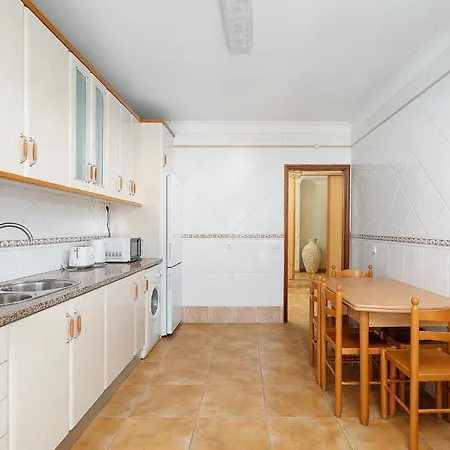 Comfy 4bdr In By Lovelystay *