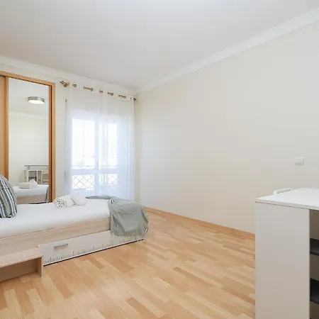 Daire Comfy 4bdr In By Lovelystay Portimão