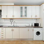 Comfy 4bdr In By Lovelystay Apartment