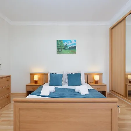 Apartment Comfy 4bdr In By Lovelystay *