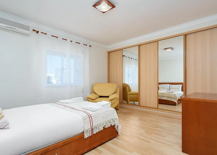 Comfy 4bdr In By Lovelystay Appartamento Portimão