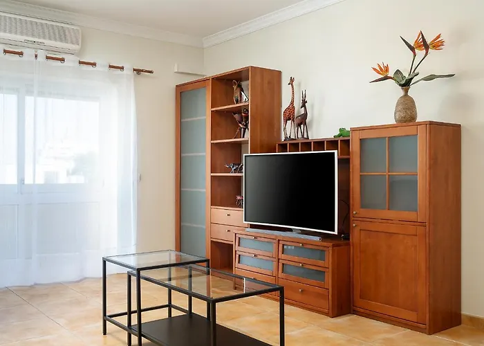 Comfy 4bdr In By Lovelystay