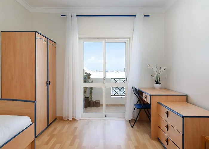 Comfy 4bdr In By Lovelystay