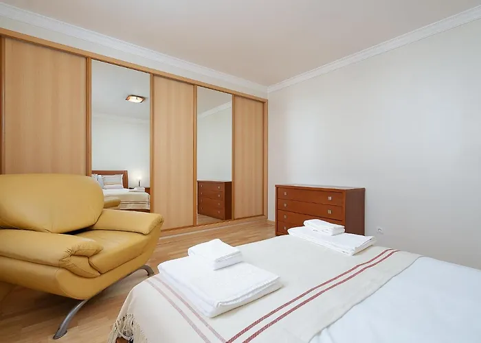 Comfy 4bdr In By Lovelystay Portimão