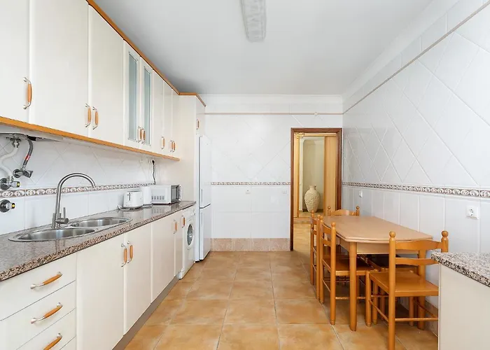 Comfy 4bdr In By Lovelystay *