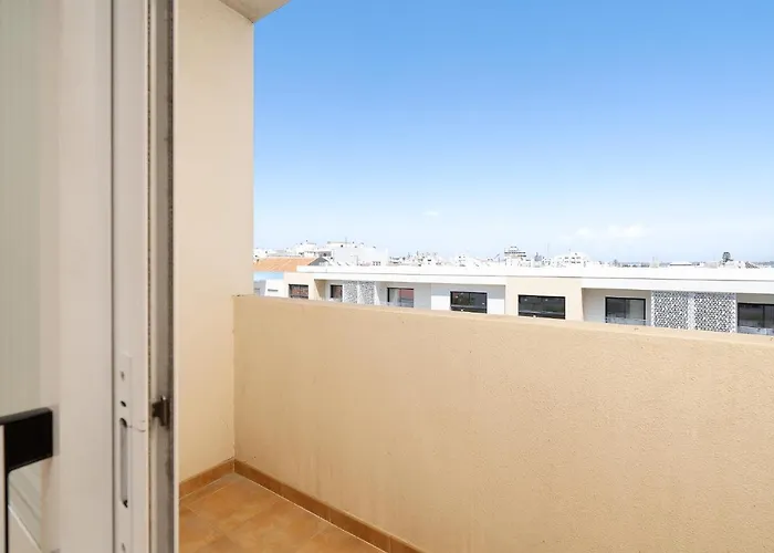 Comfy 4bdr In By Lovelystay *