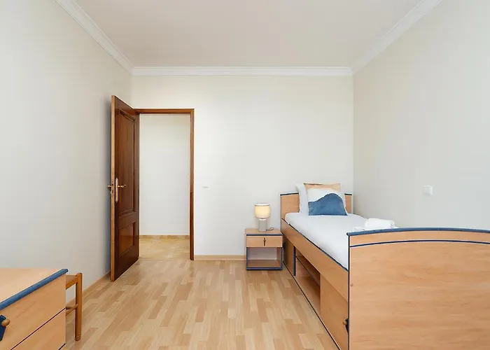 Comfy 4bdr In By Lovelystay 公寓