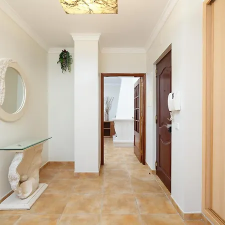 Comfy 4bdr In By Lovelystay Apartamento Portimão